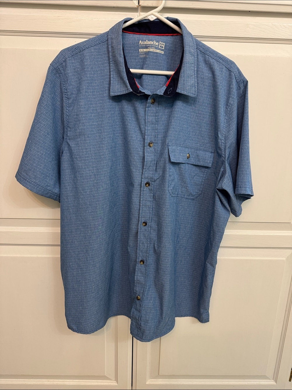 Avalanche Short Sleeve Button-Down Shirt in Light Blue with Navy Trim size XL